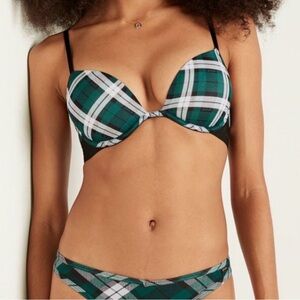 Pink Victoria's Secret Wear Everywhere
Wireless Push-up Bra